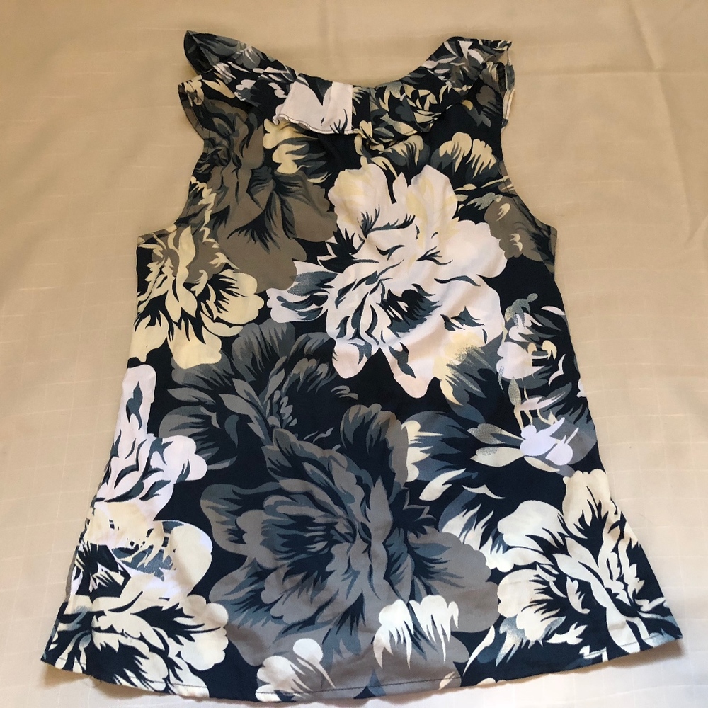 Banana Republic - sleeveless floral top - M